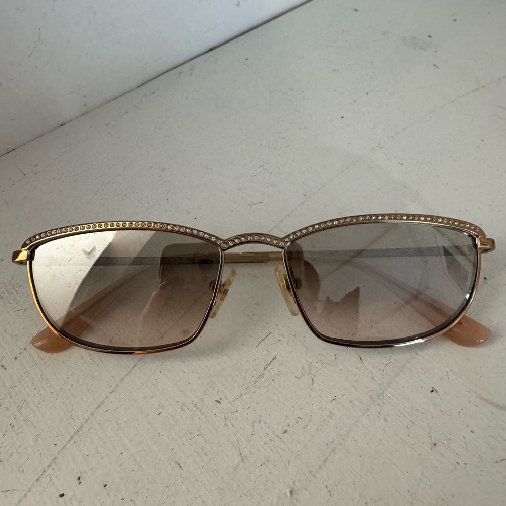 Gigi hadid vogue sunglasses
